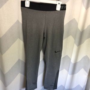 nike pro grey cropped legging